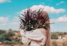 Delight in the Symphony of Blooms: A Masterclass in Floral Arrangements!